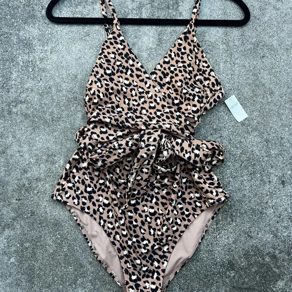 NEW Aerie Leopard Print Wrap One Piece Swimsuit Size L - Picture 6 of 11
